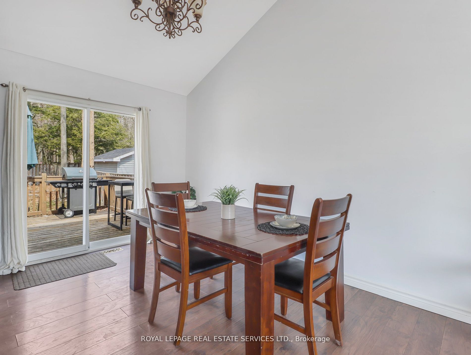 37 St. Laurent Boulevard S