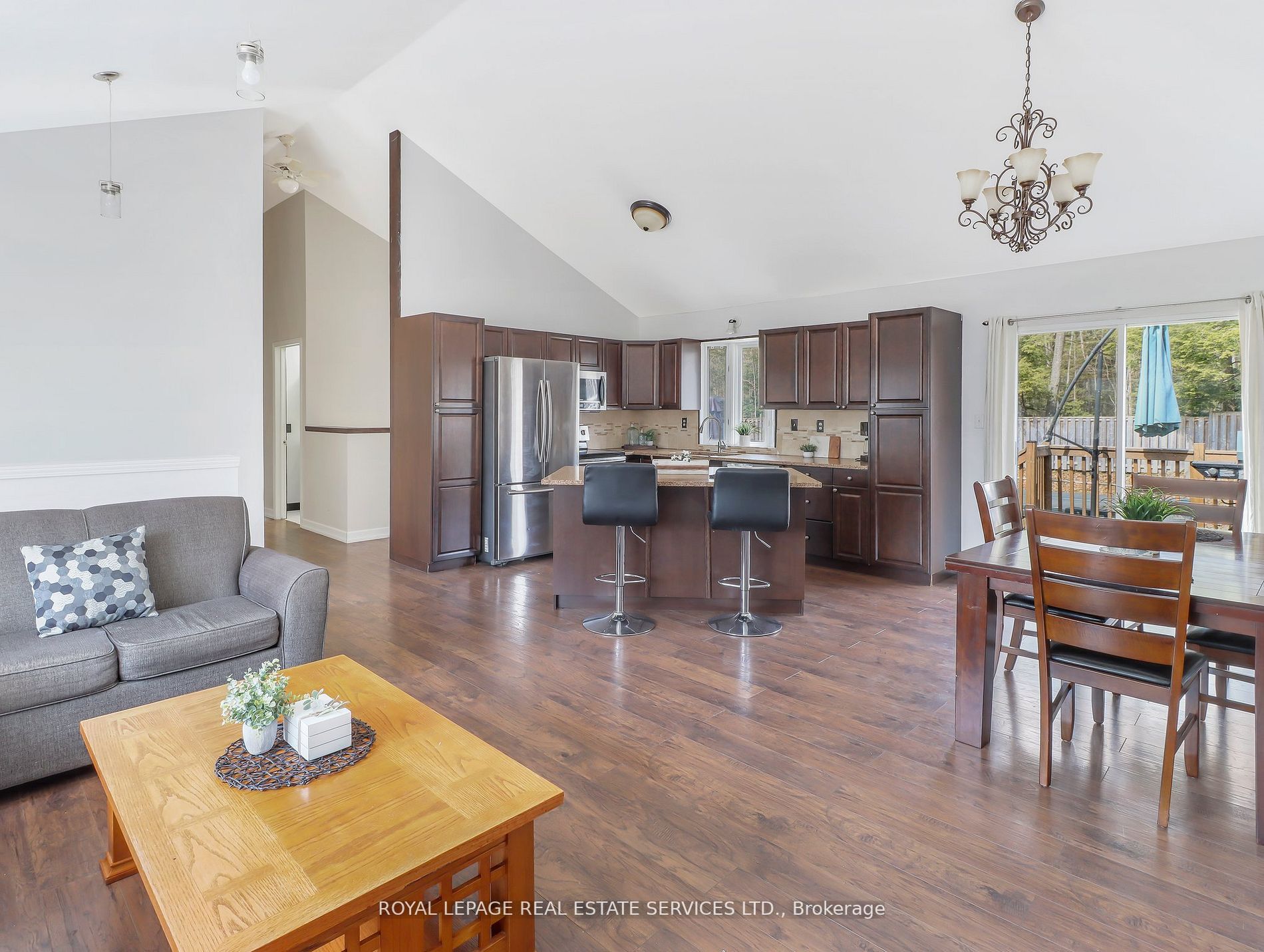 37 St. Laurent Boulevard S