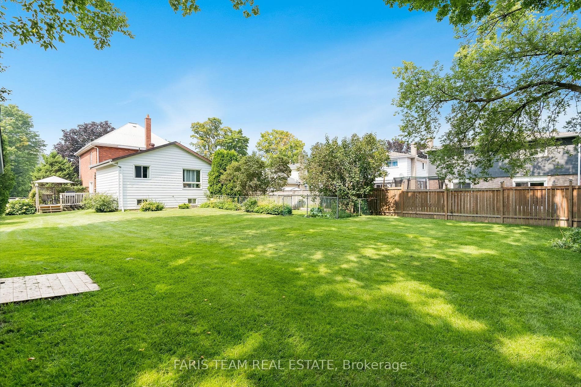43 Queen Street E