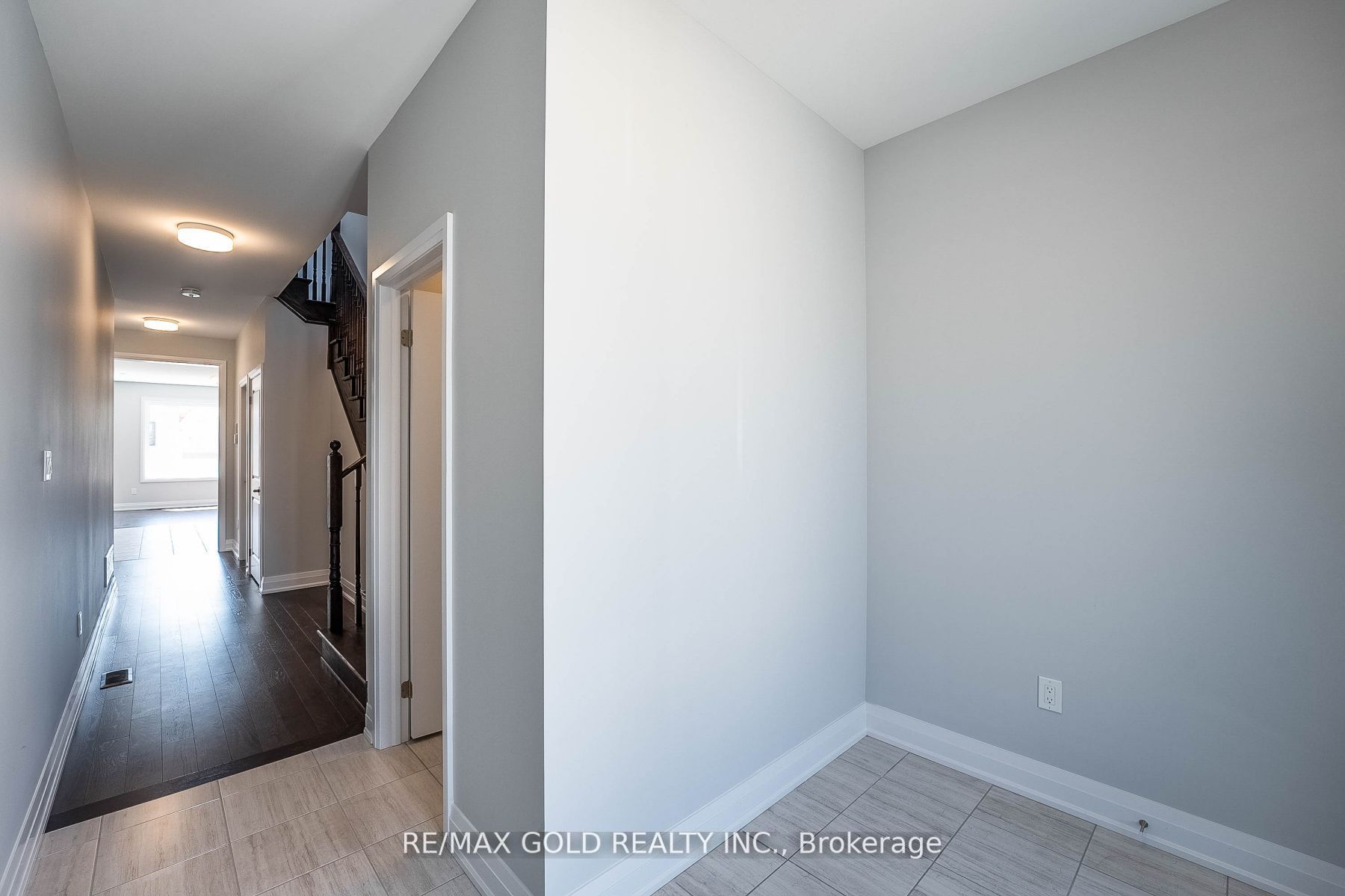 18 Sweet Cicely St