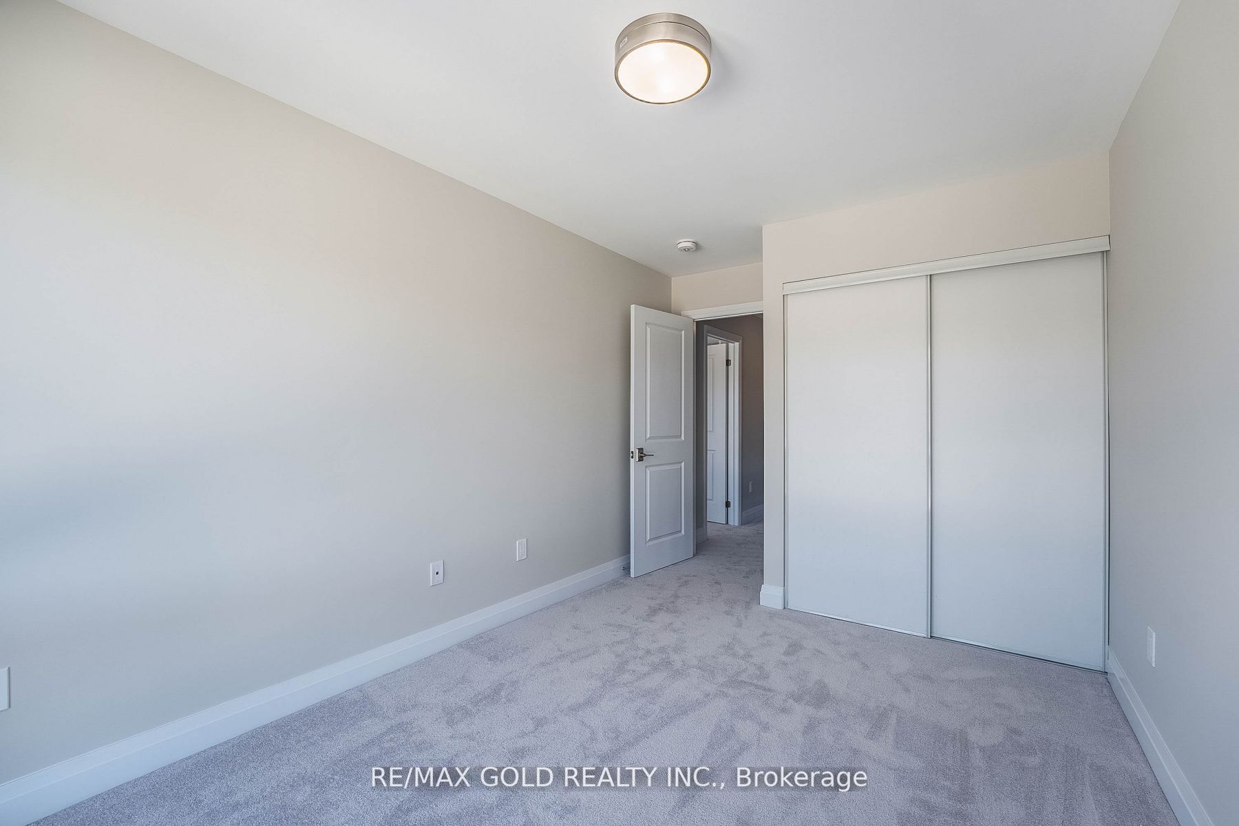 18 Sweet Cicely St