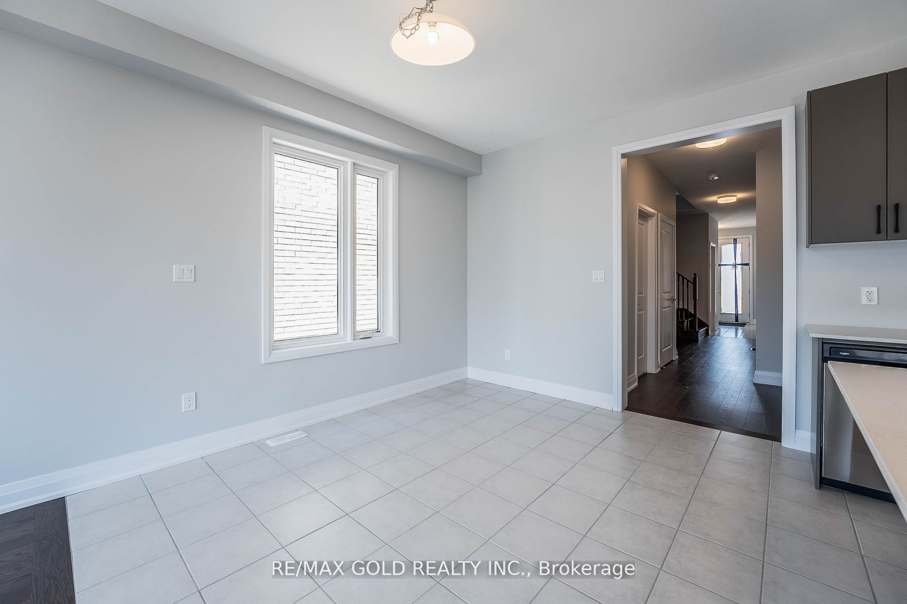 18 Sweet Cicely St
