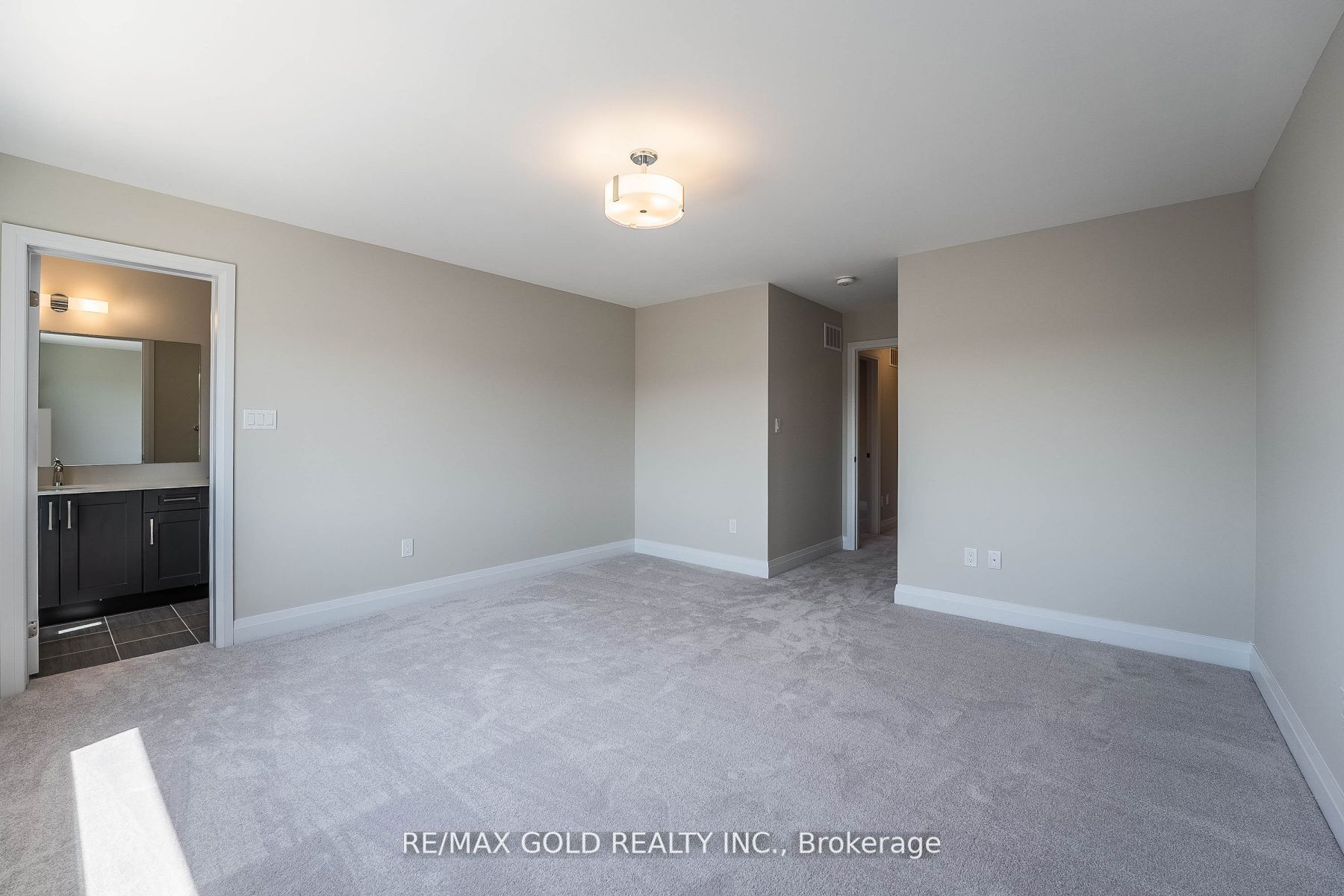 18 Sweet Cicely St