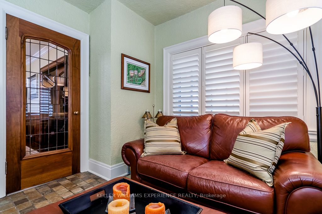 Listing S6749950 - Large Photo # 19