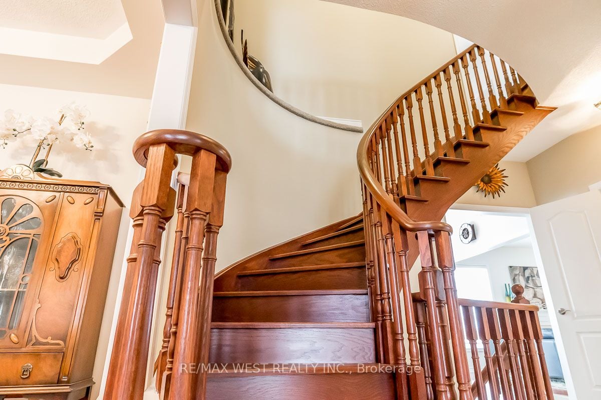 118 Succession Cres