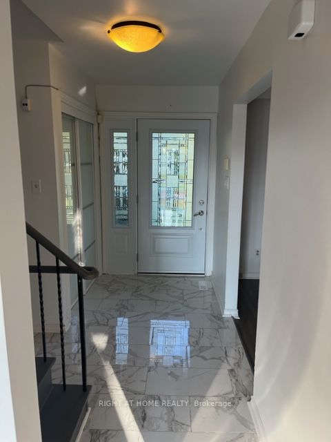 8 Peacock Lane