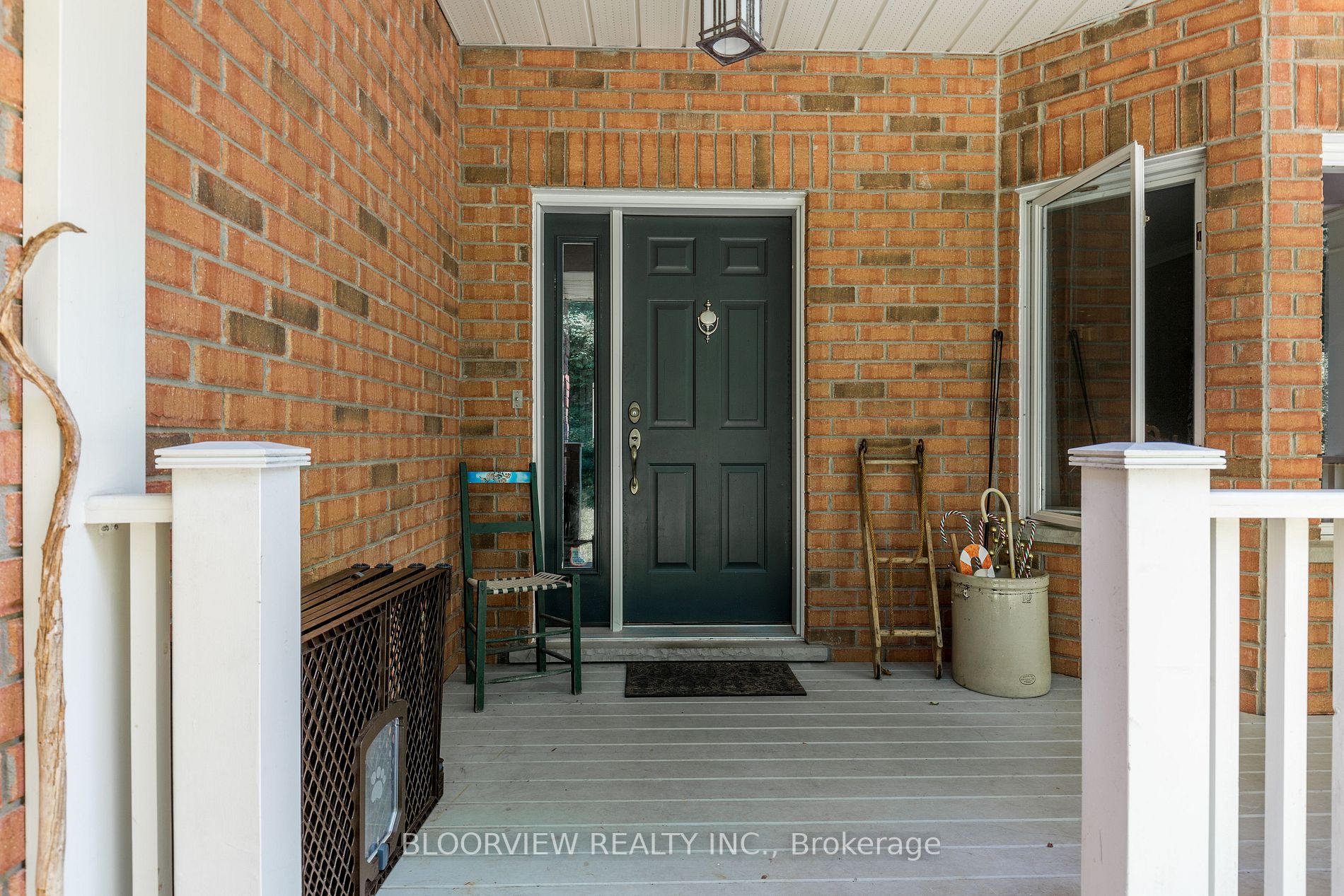 1643 THE ANGELA SCHMIDT F Road
