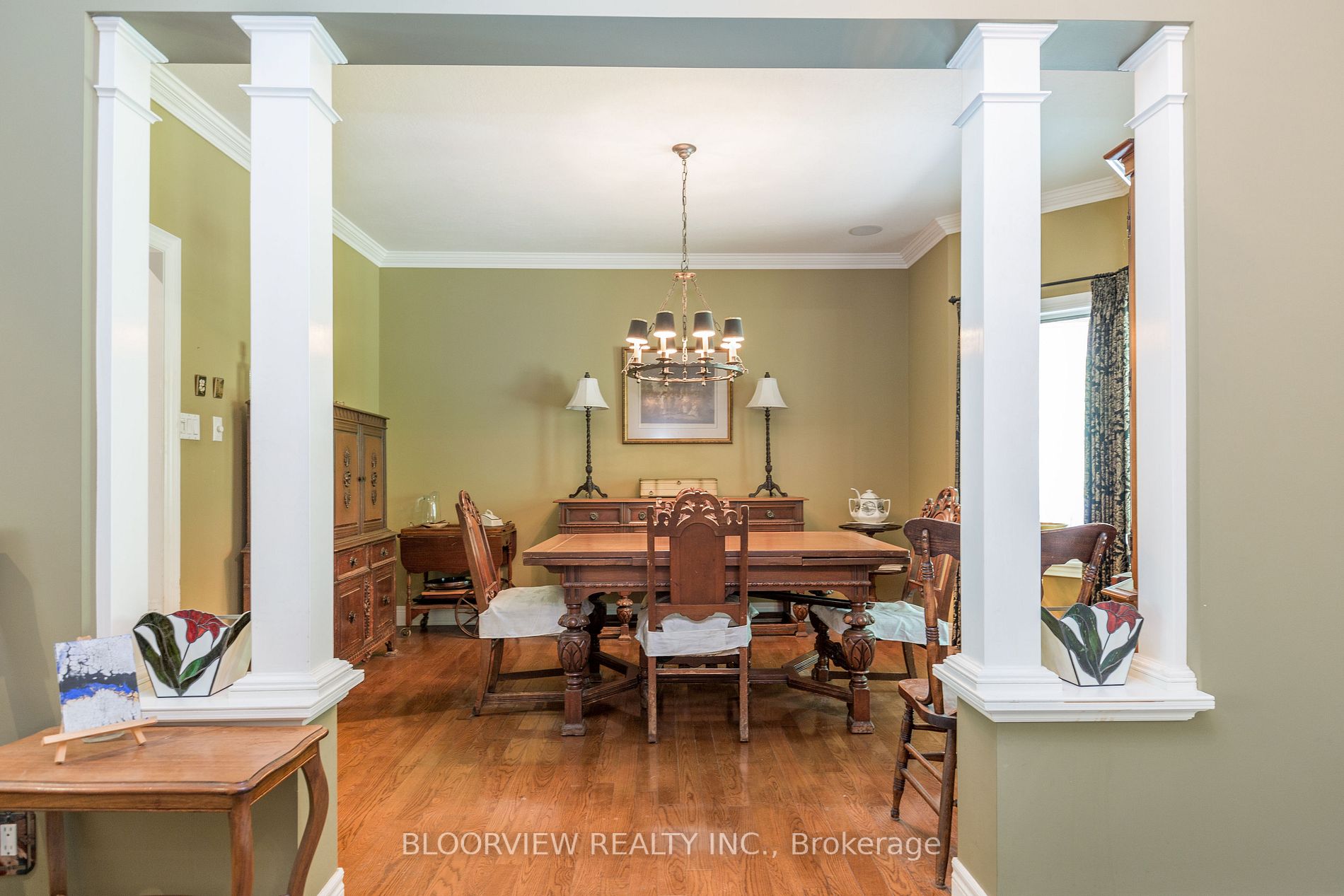 1643 THE ANGELA SCHMIDT F Road