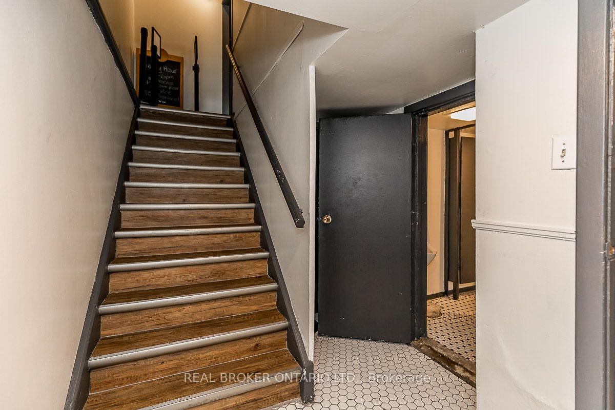 90 Mississaga St E