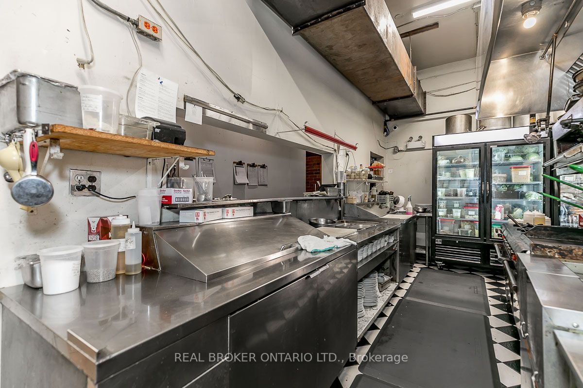 90 Mississaga St E