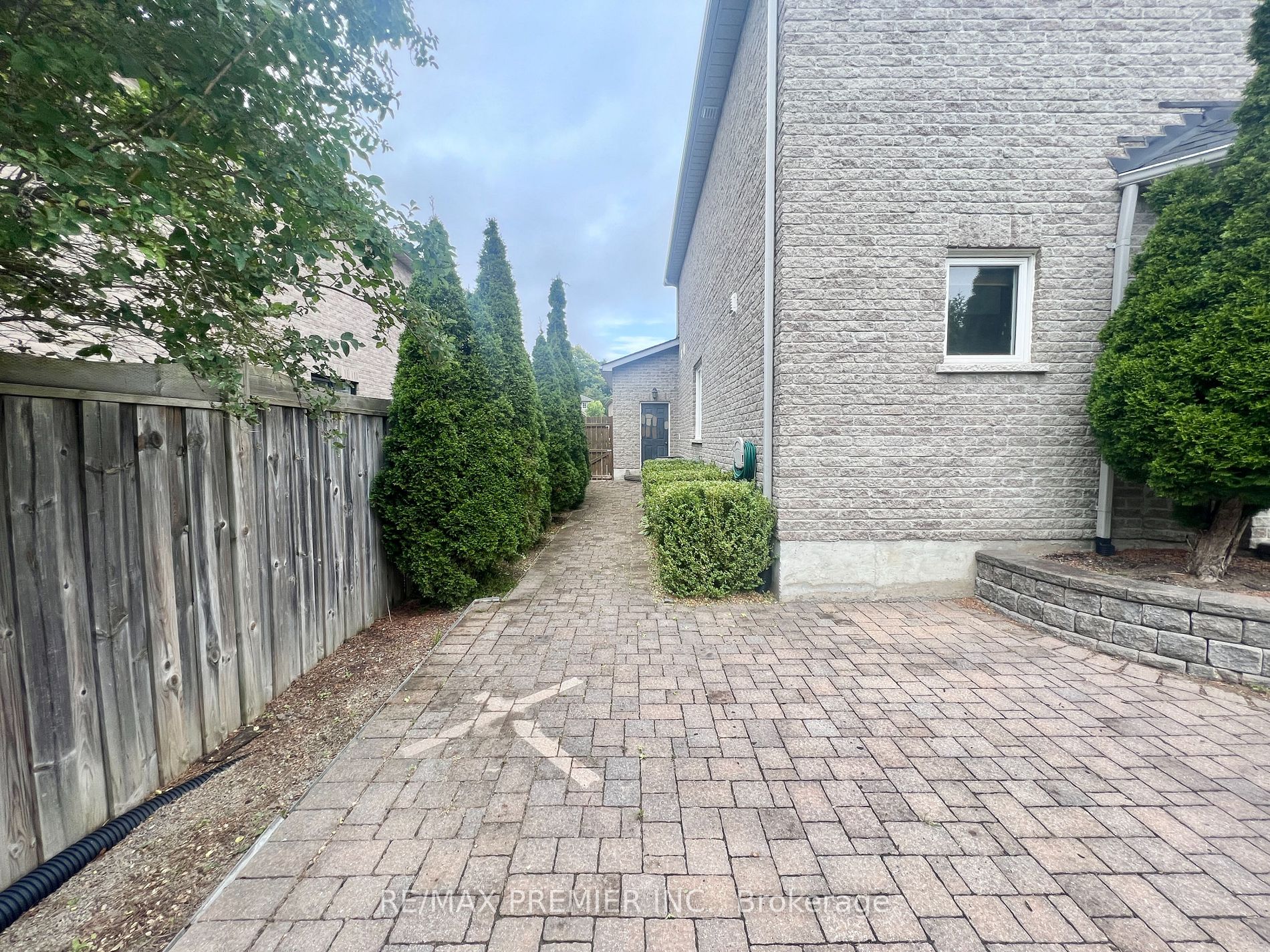 13 Oakside Court