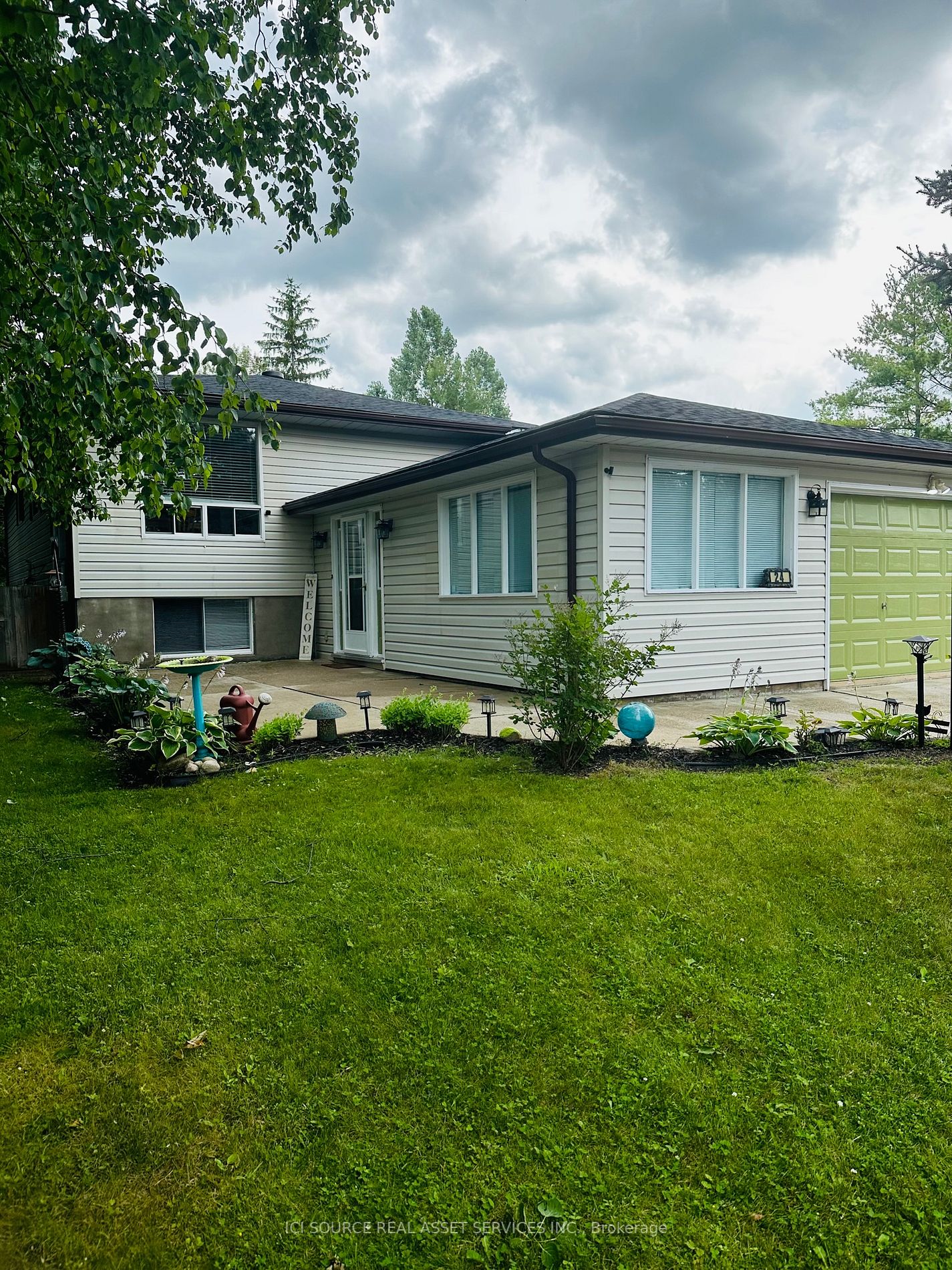 24 Broadview St