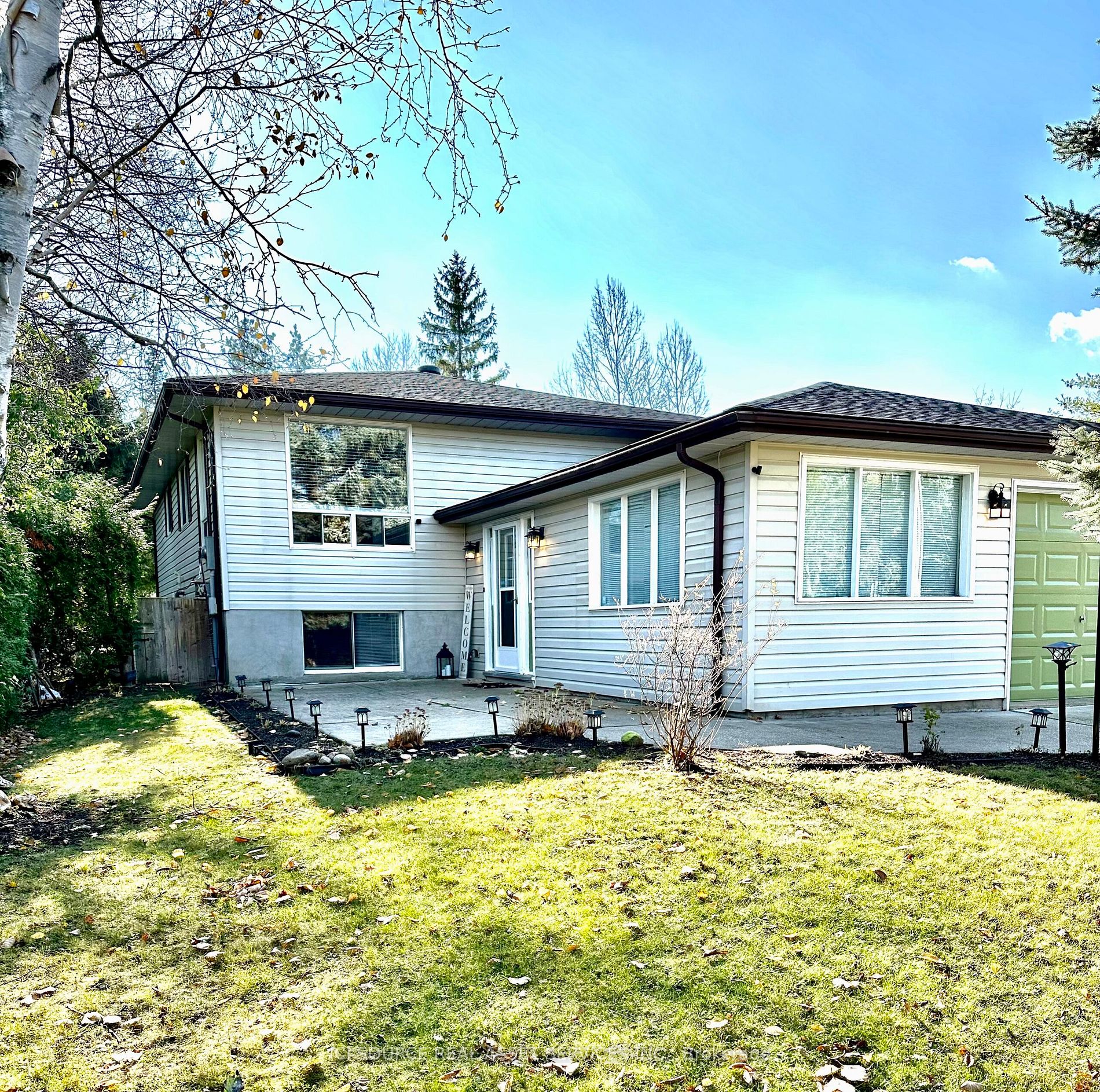 24 Broadview St