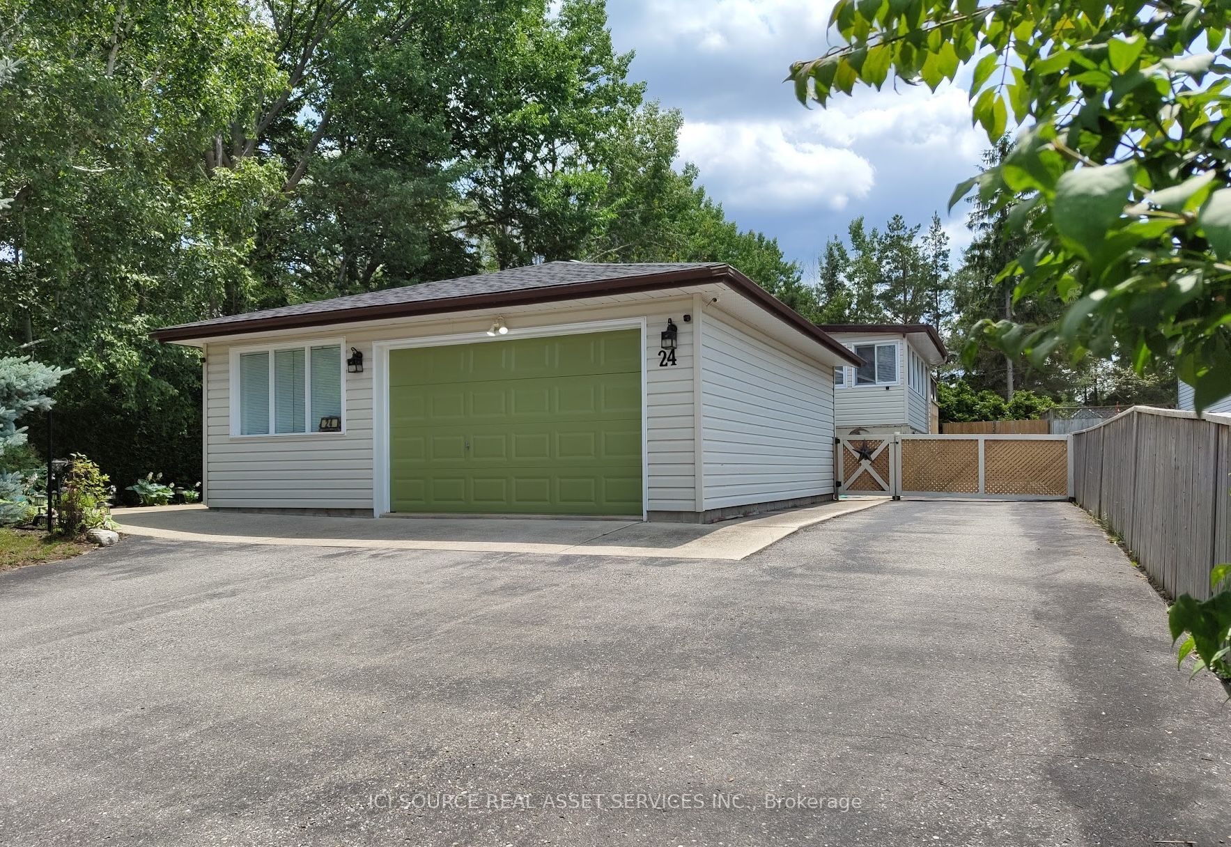 24 Broadview St