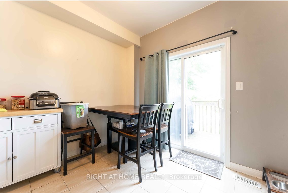 42 Forsyth Cres