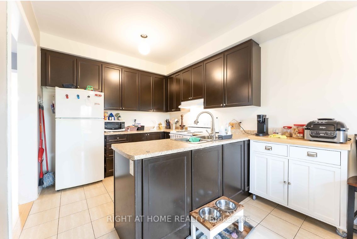 42 Forsyth Cres