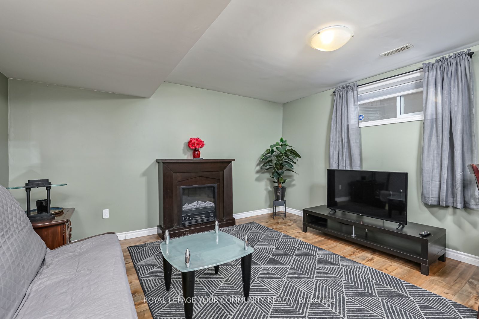 32 Davis St