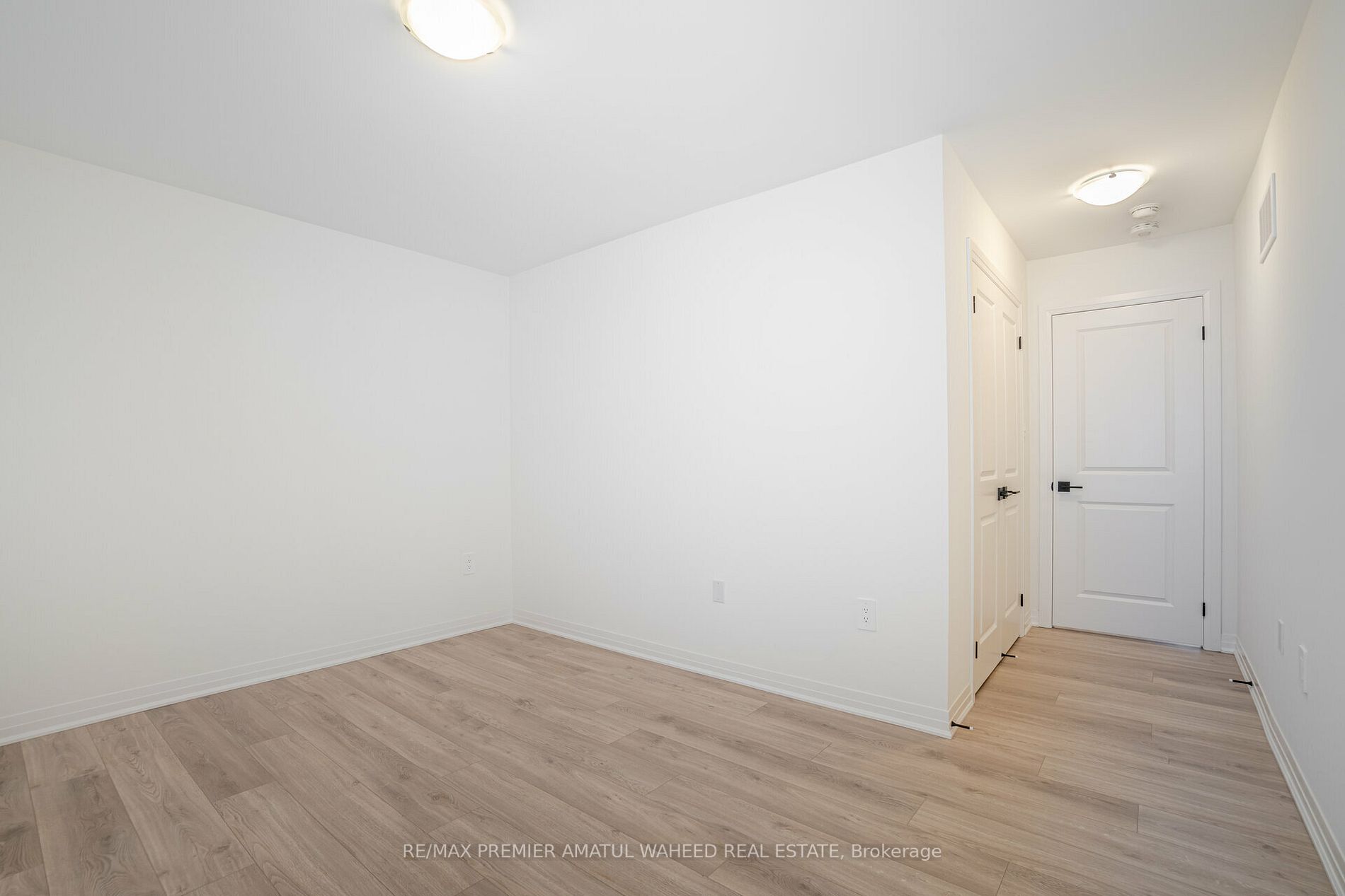 32 Copperhill Hts S