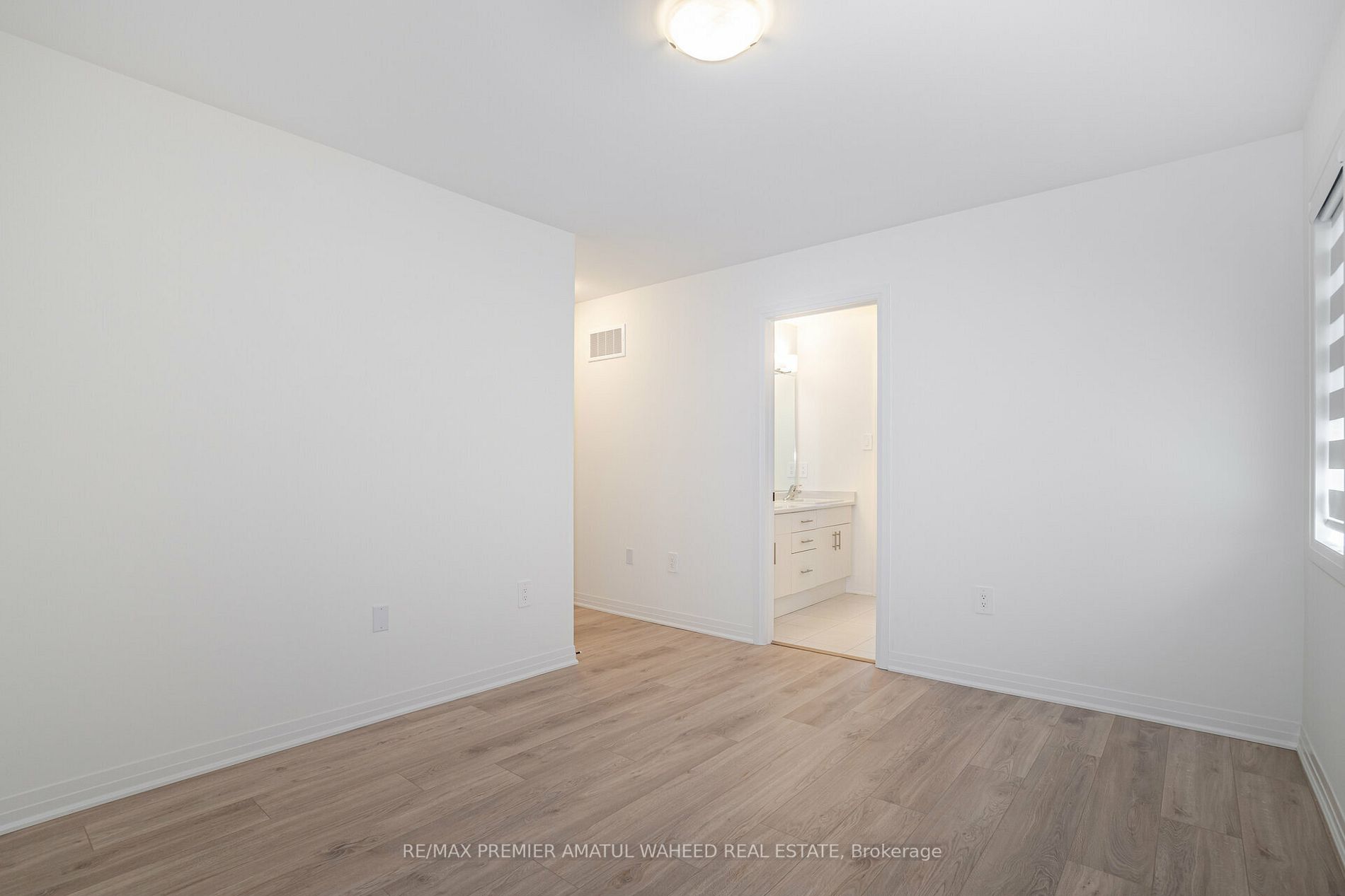32 Copperhill Hts S