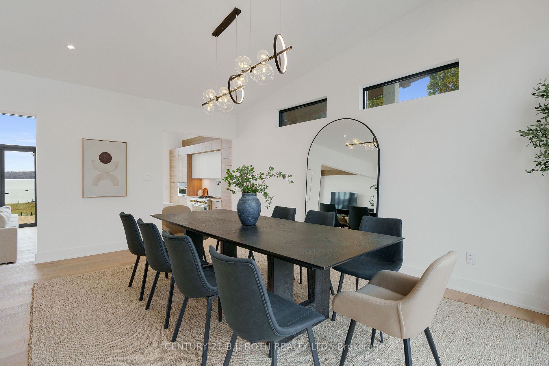 655 Glen Cres