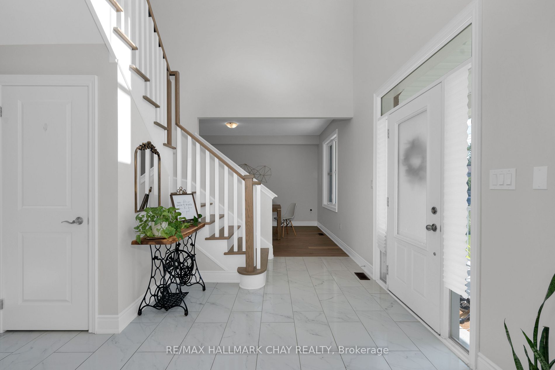 43 Wellington St E