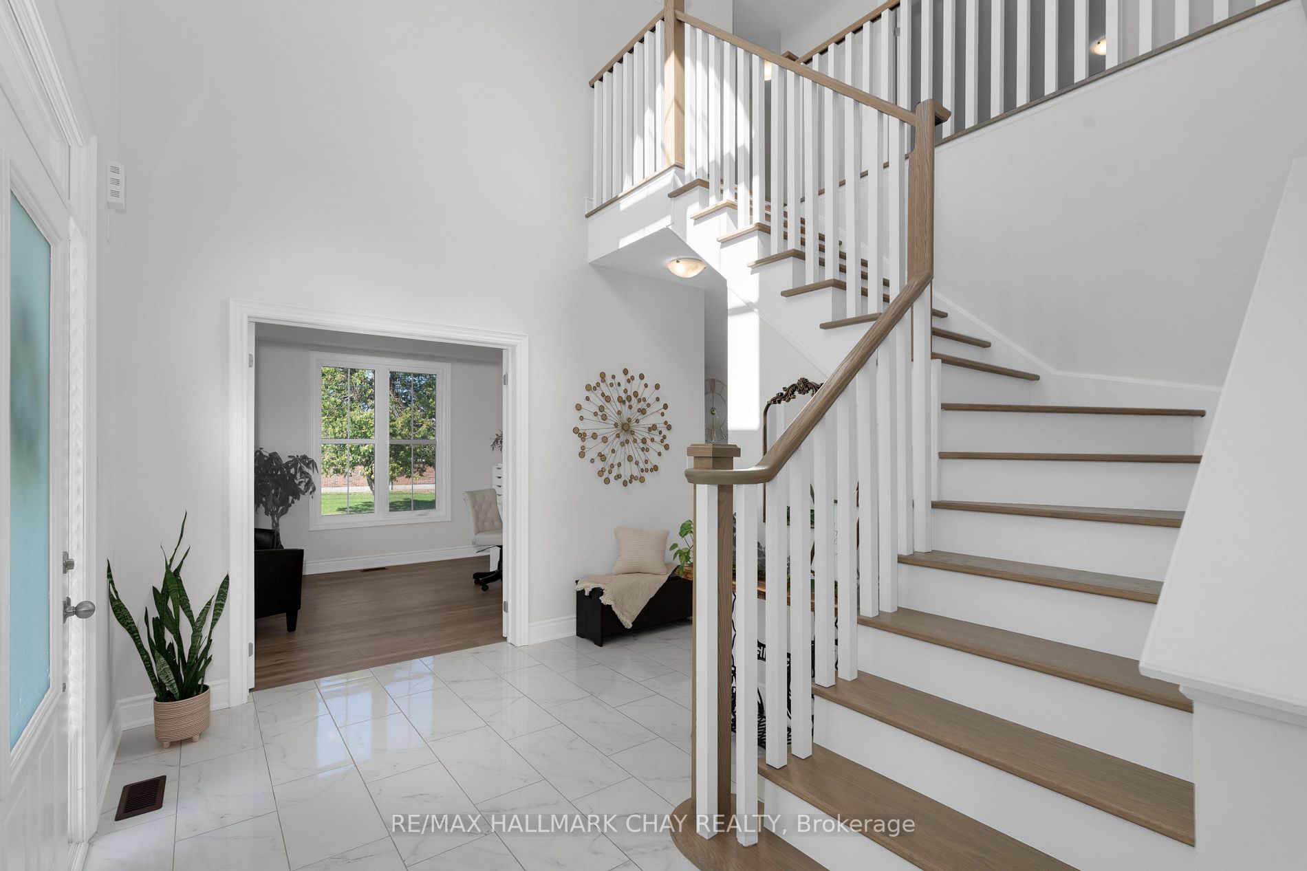 43 Wellington St E