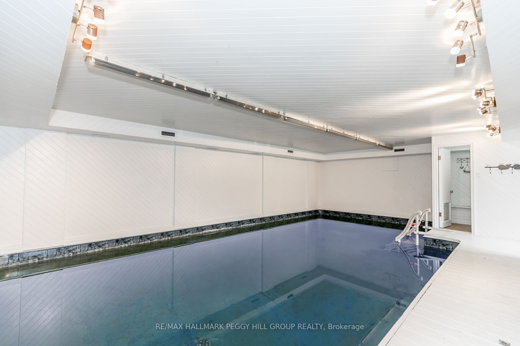 38 Cairns Blvd