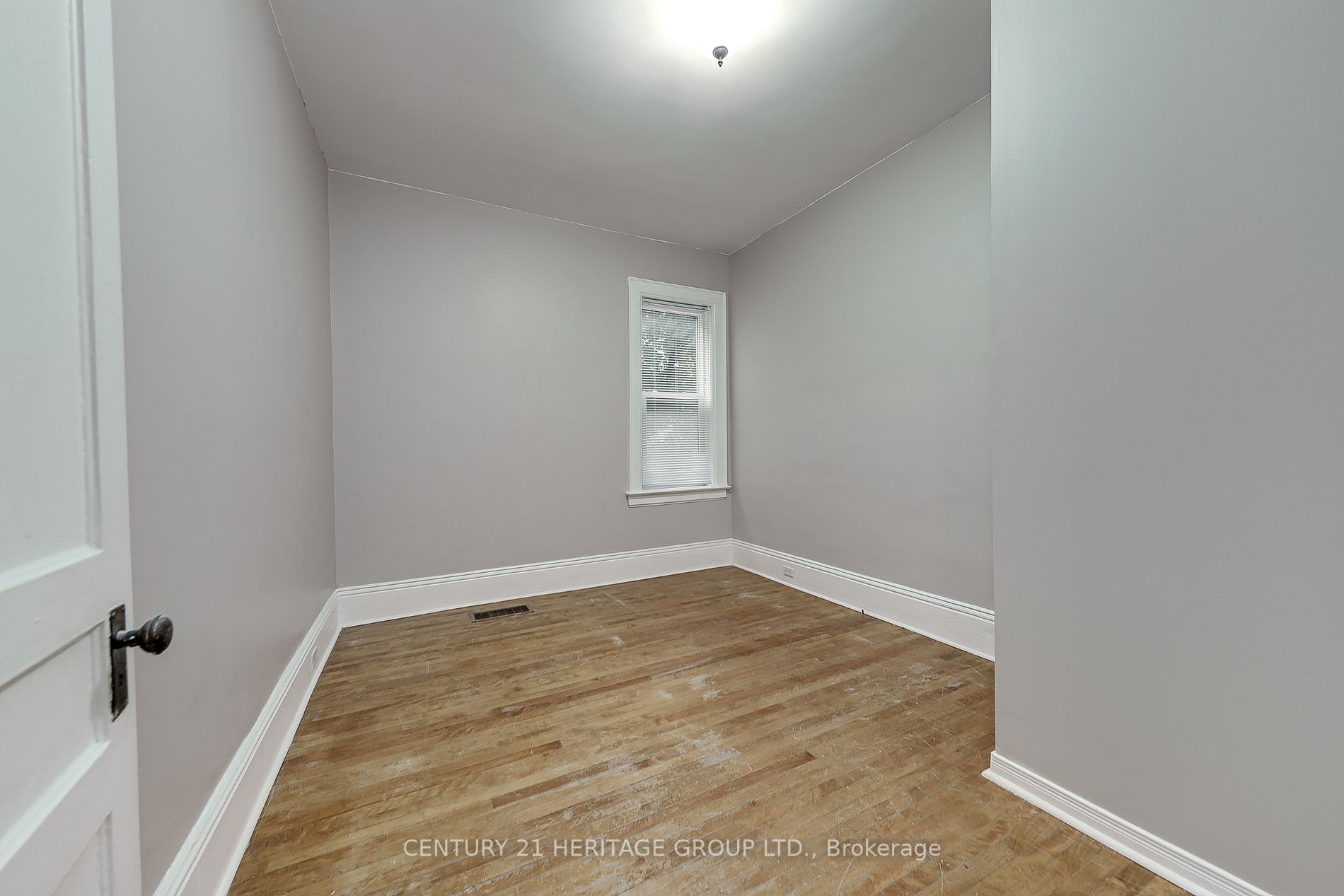 264 Mississaga St W
