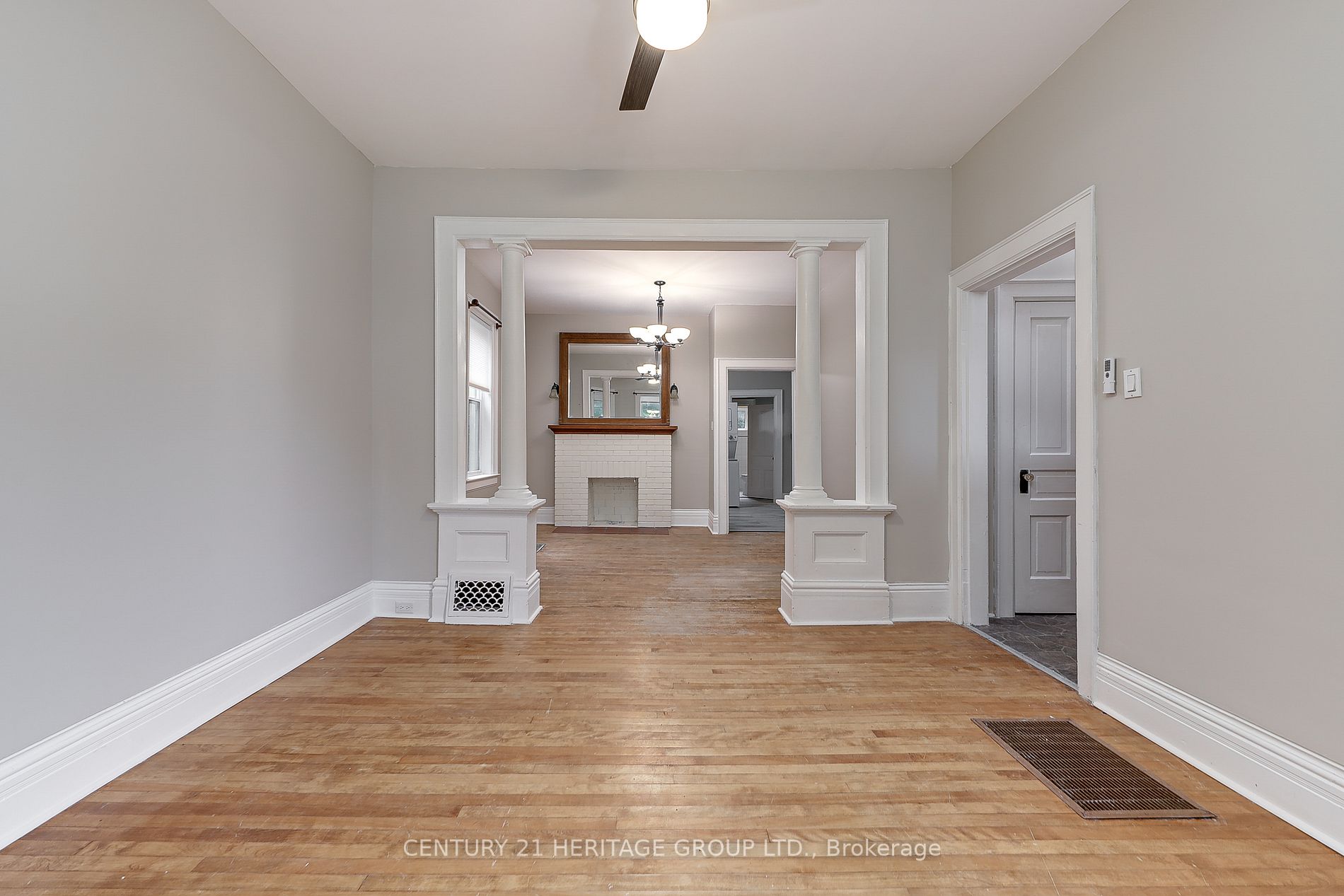 264 Mississaga St W