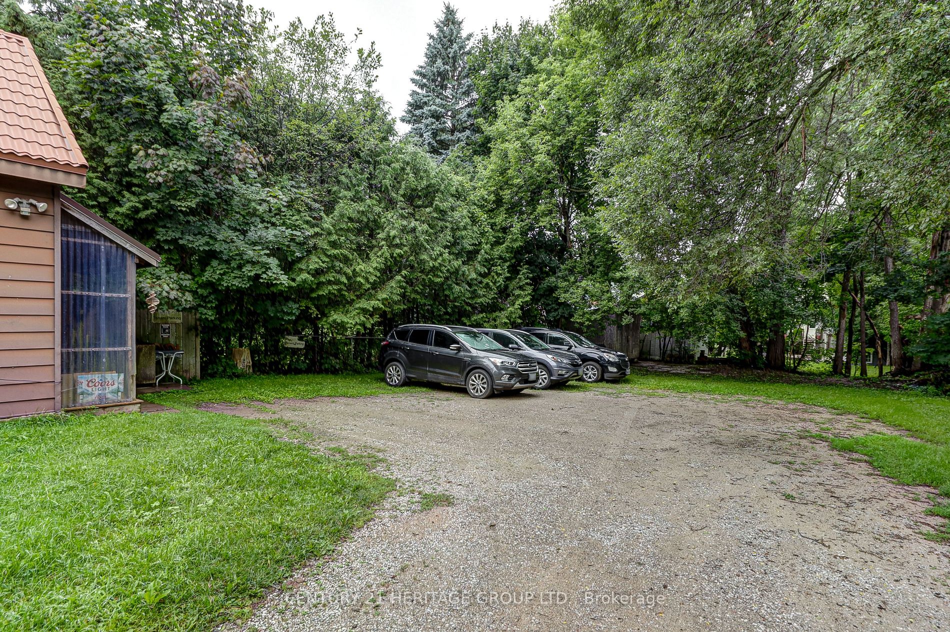 264 Mississaga St W