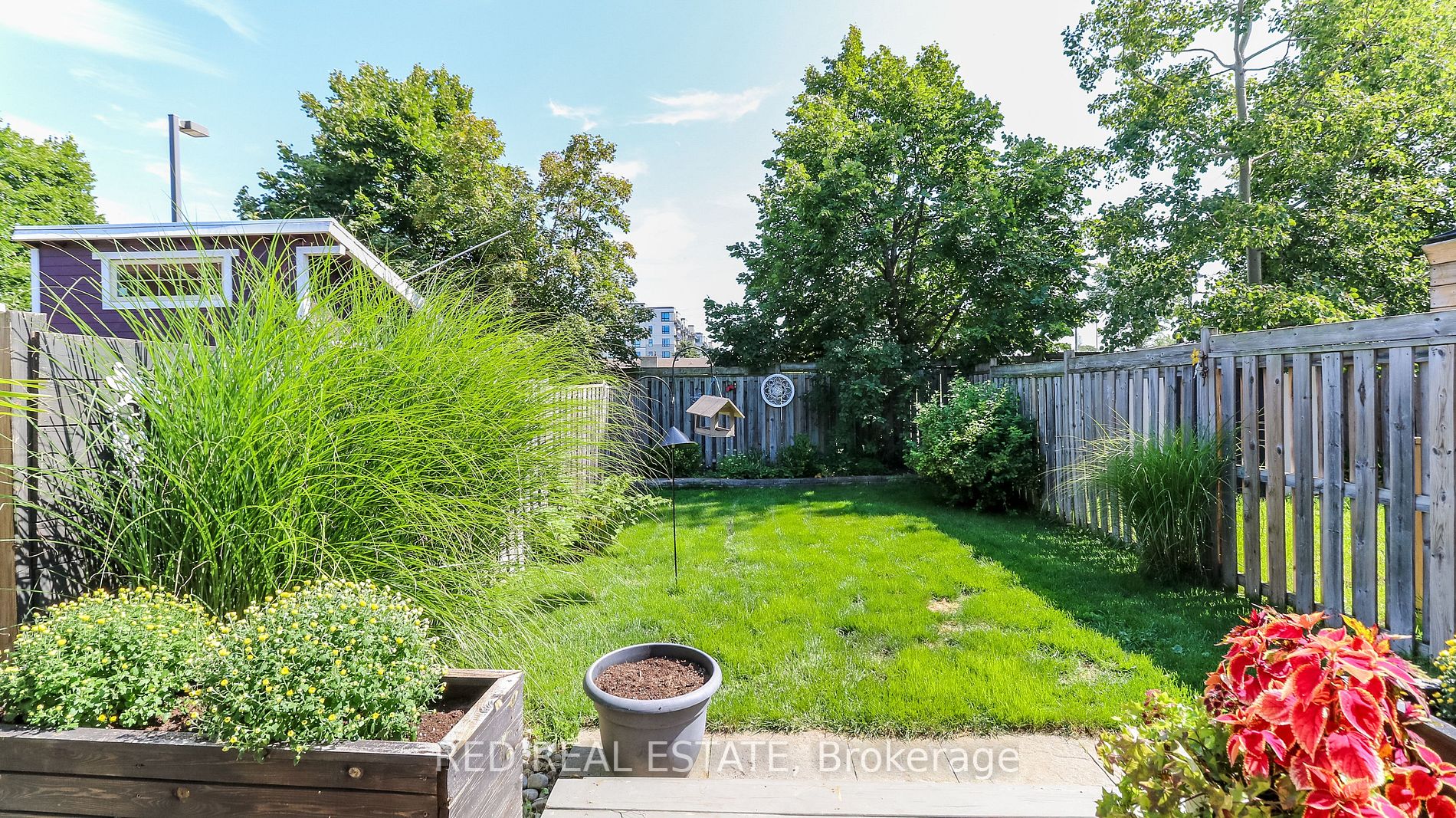 39 Lion's Gate Blvd