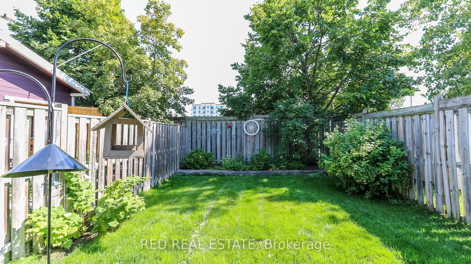 39 Lion's Gate Blvd