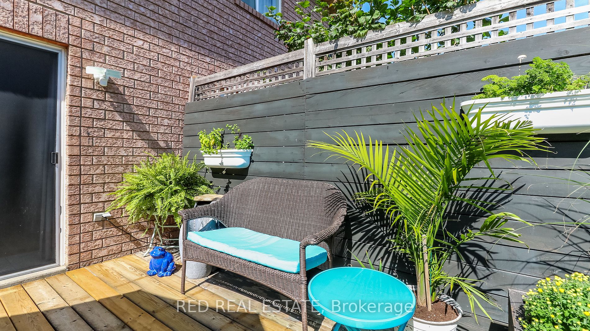 39 Lion's Gate Blvd