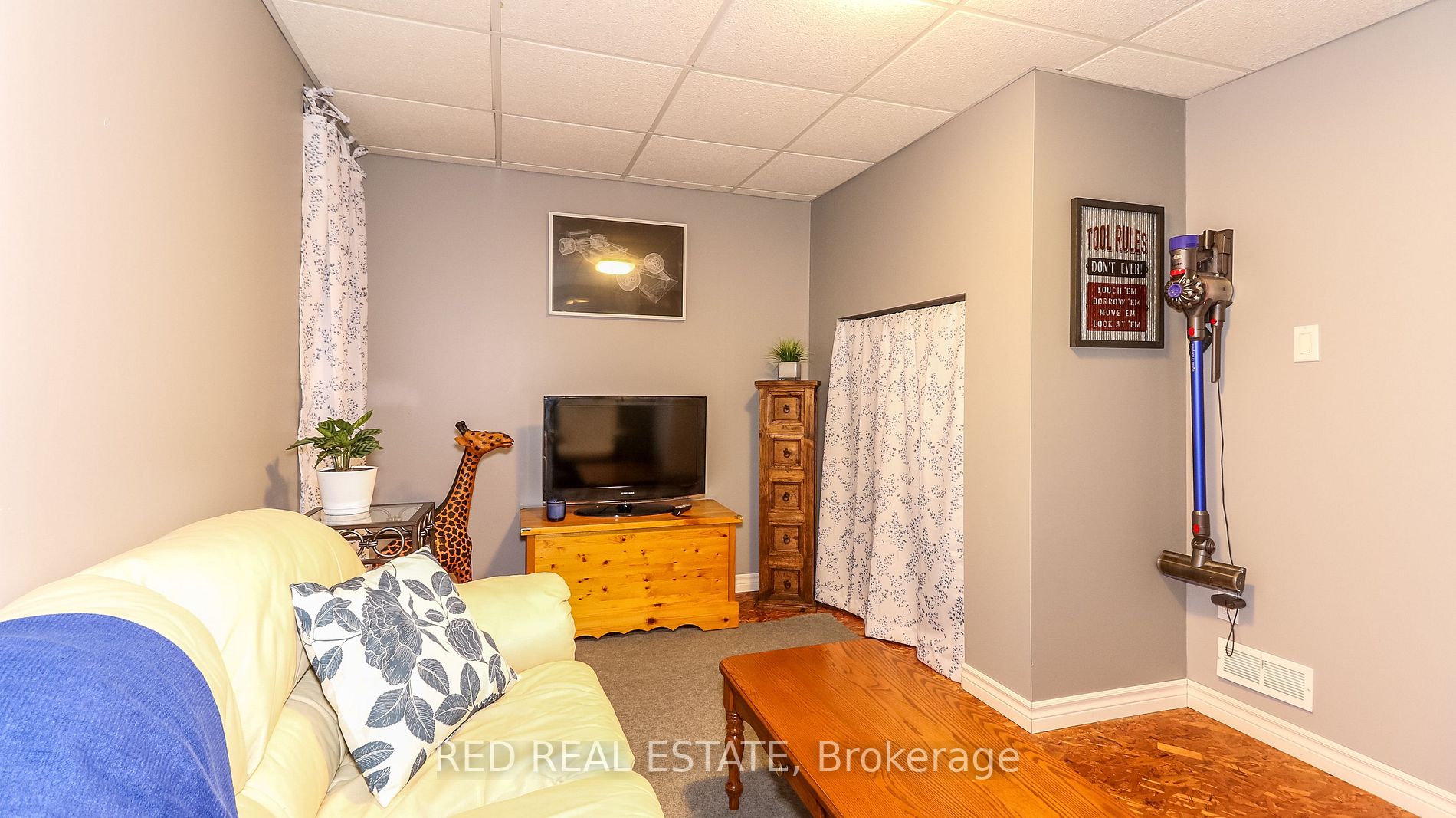 39 Lion's Gate Blvd