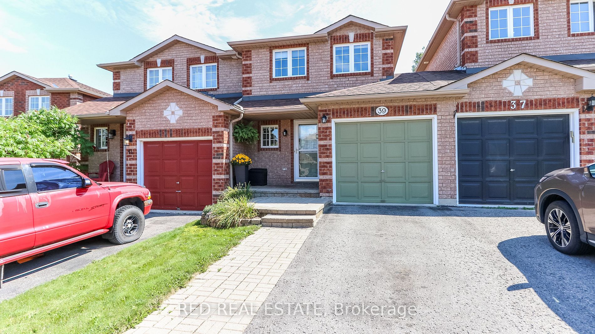 39 Lion's Gate Blvd