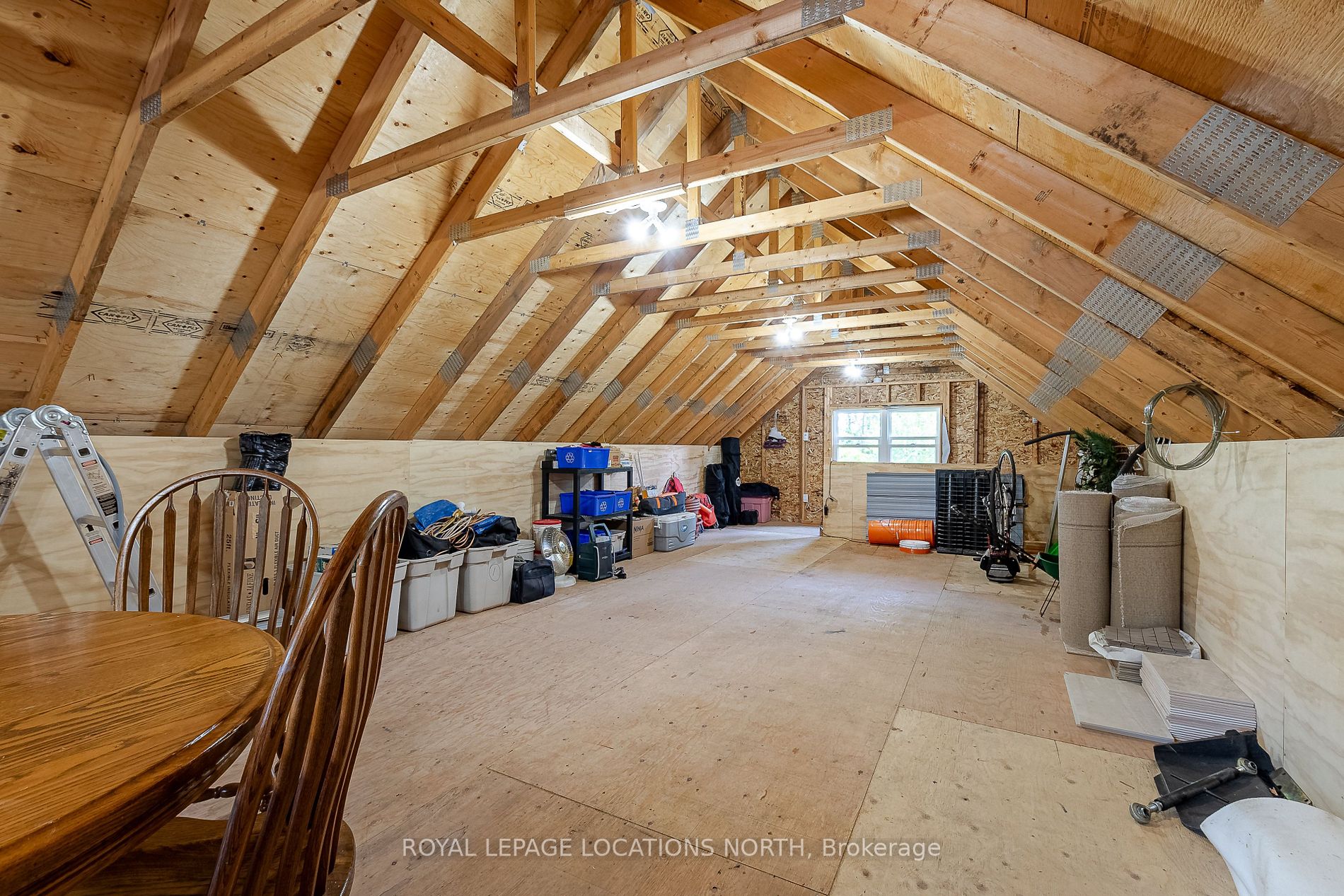 205 Park Dr E