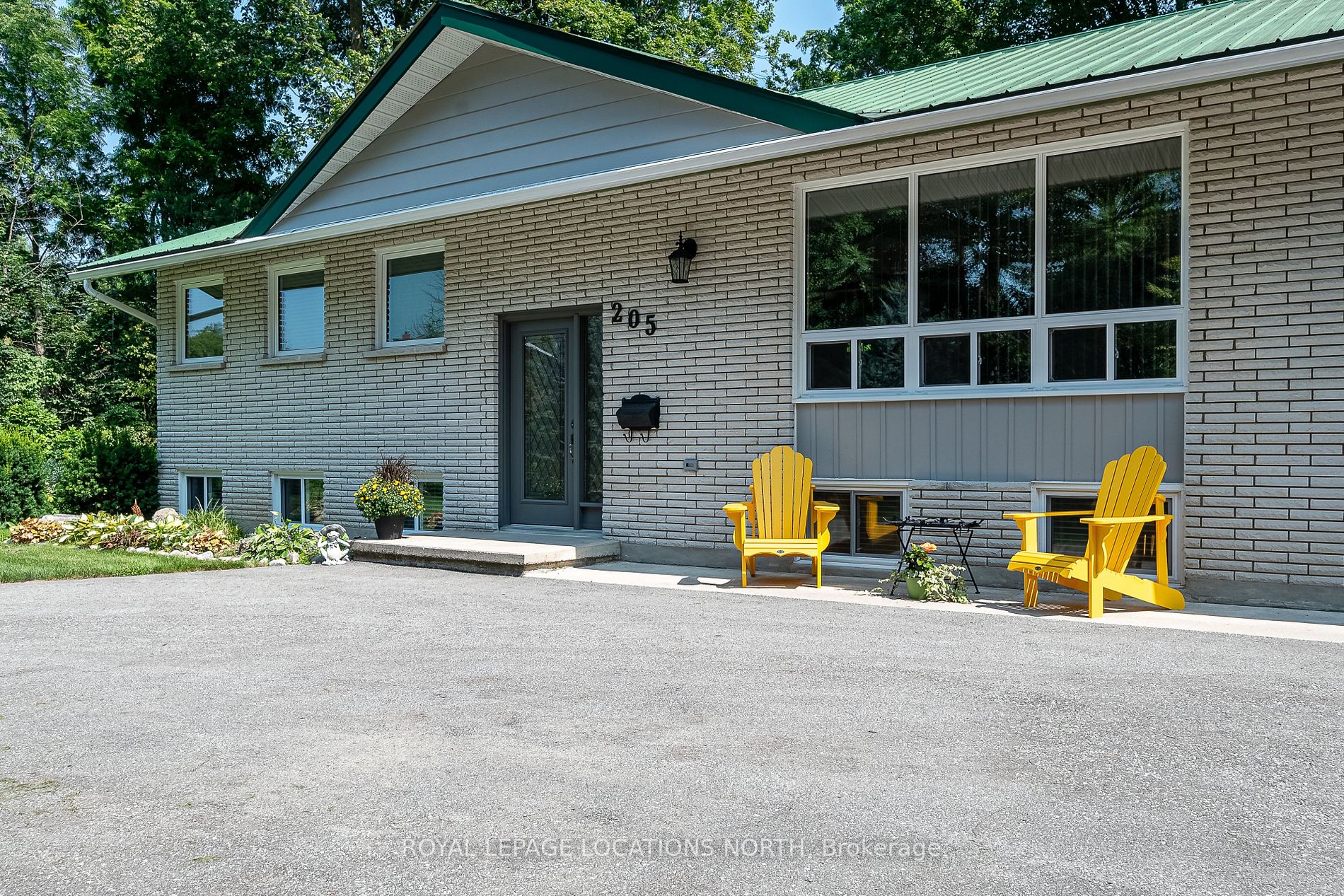 205 Park Dr E