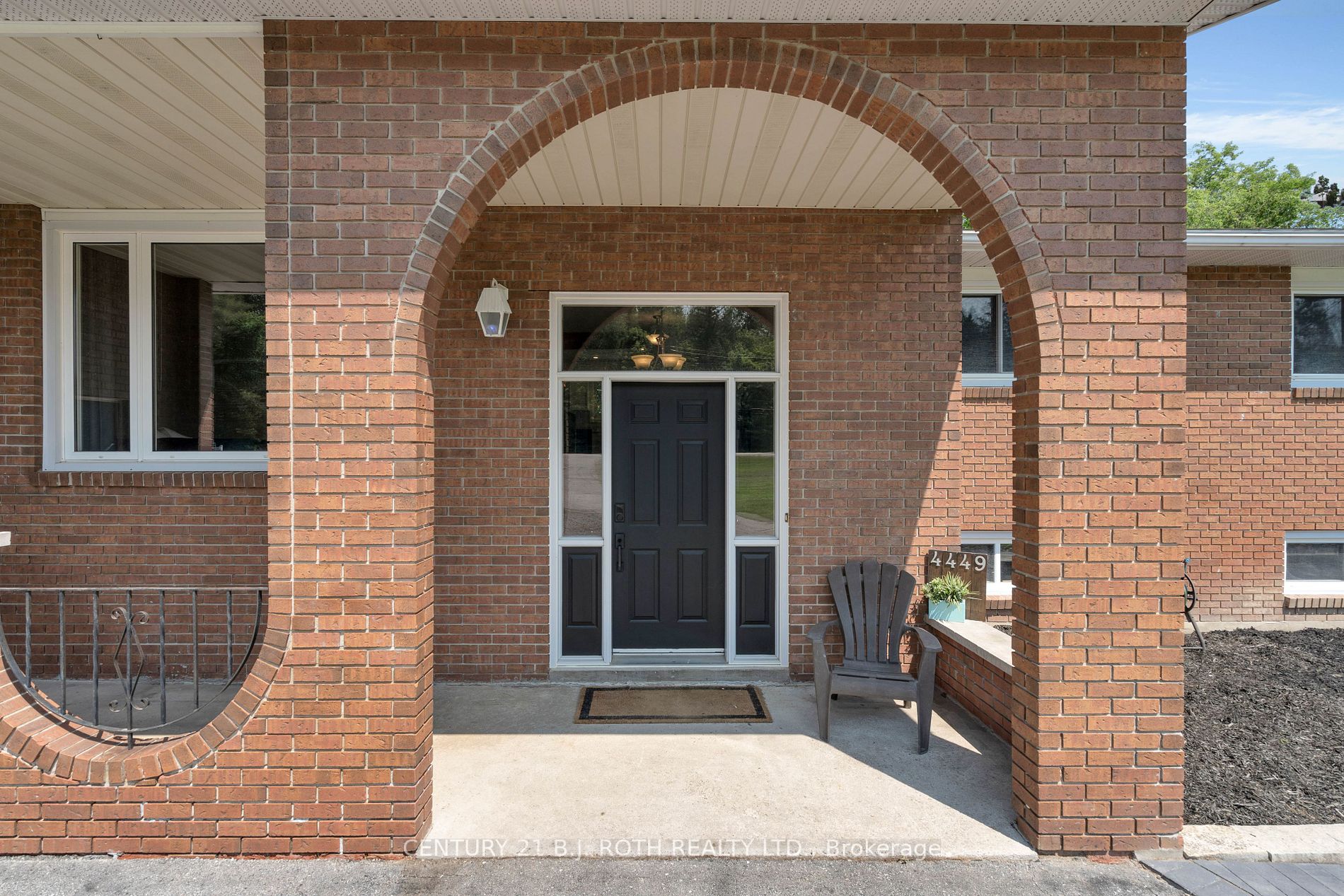 4449 Penetanguishene Rd