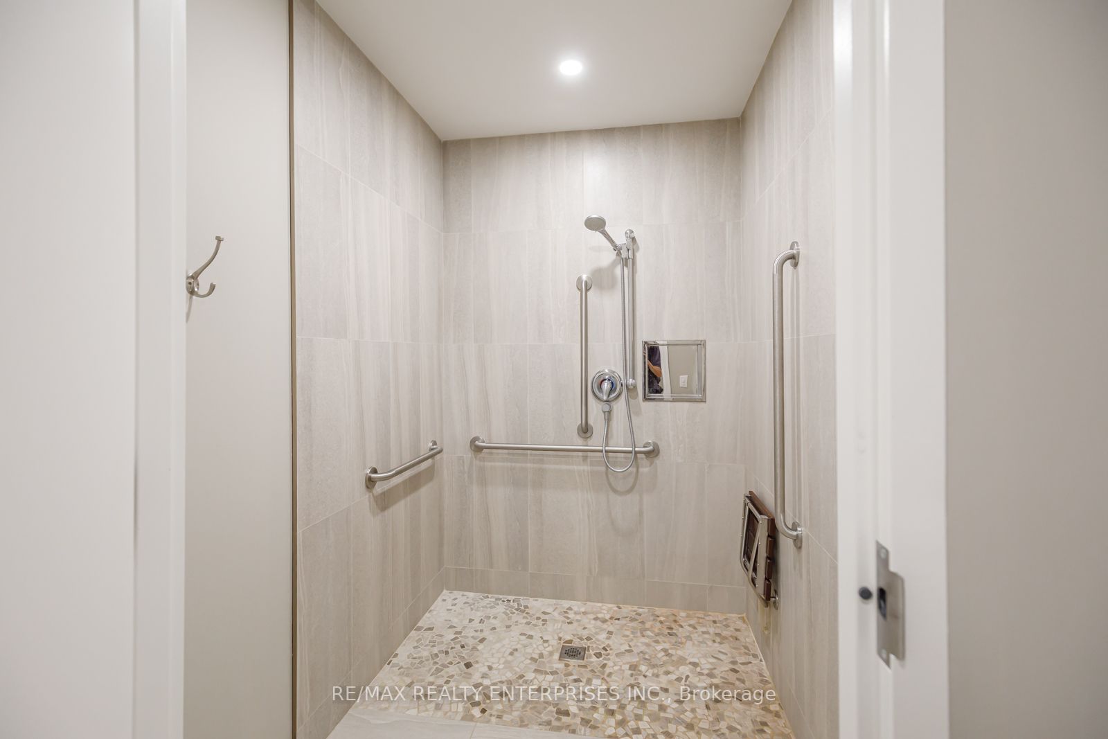 172 Eighth St, #605