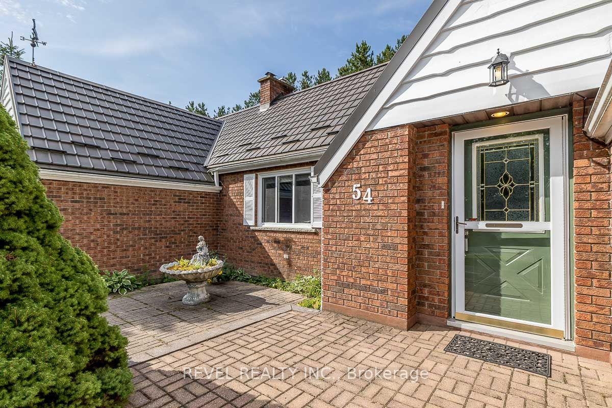 54 Beaufort Crescent