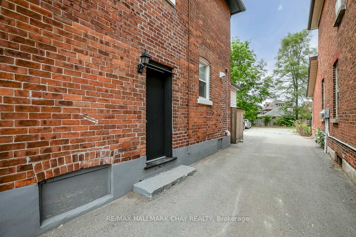 38 Tiffin St