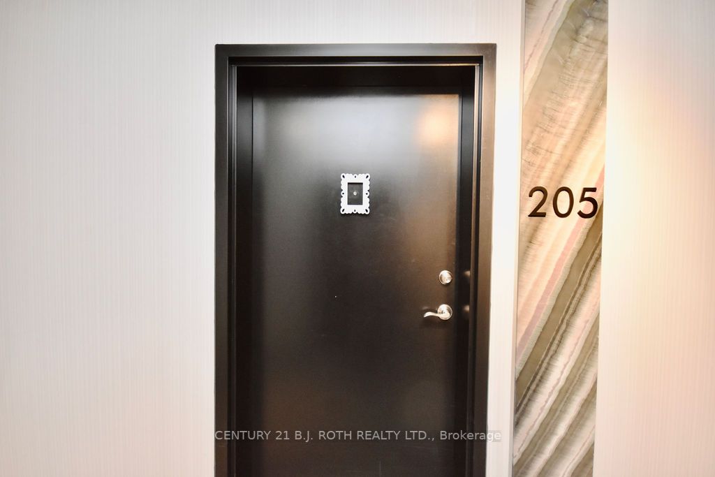 302 Essa Rd, #205