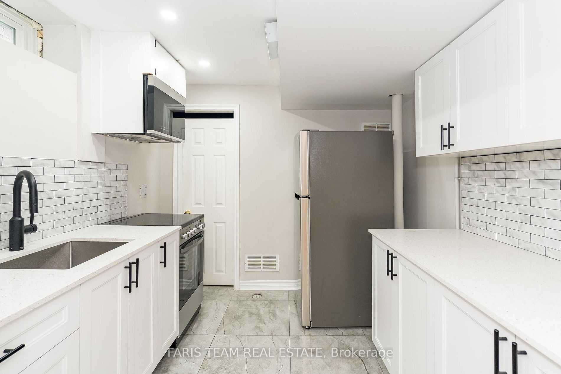 15 Meadowlark Rd
