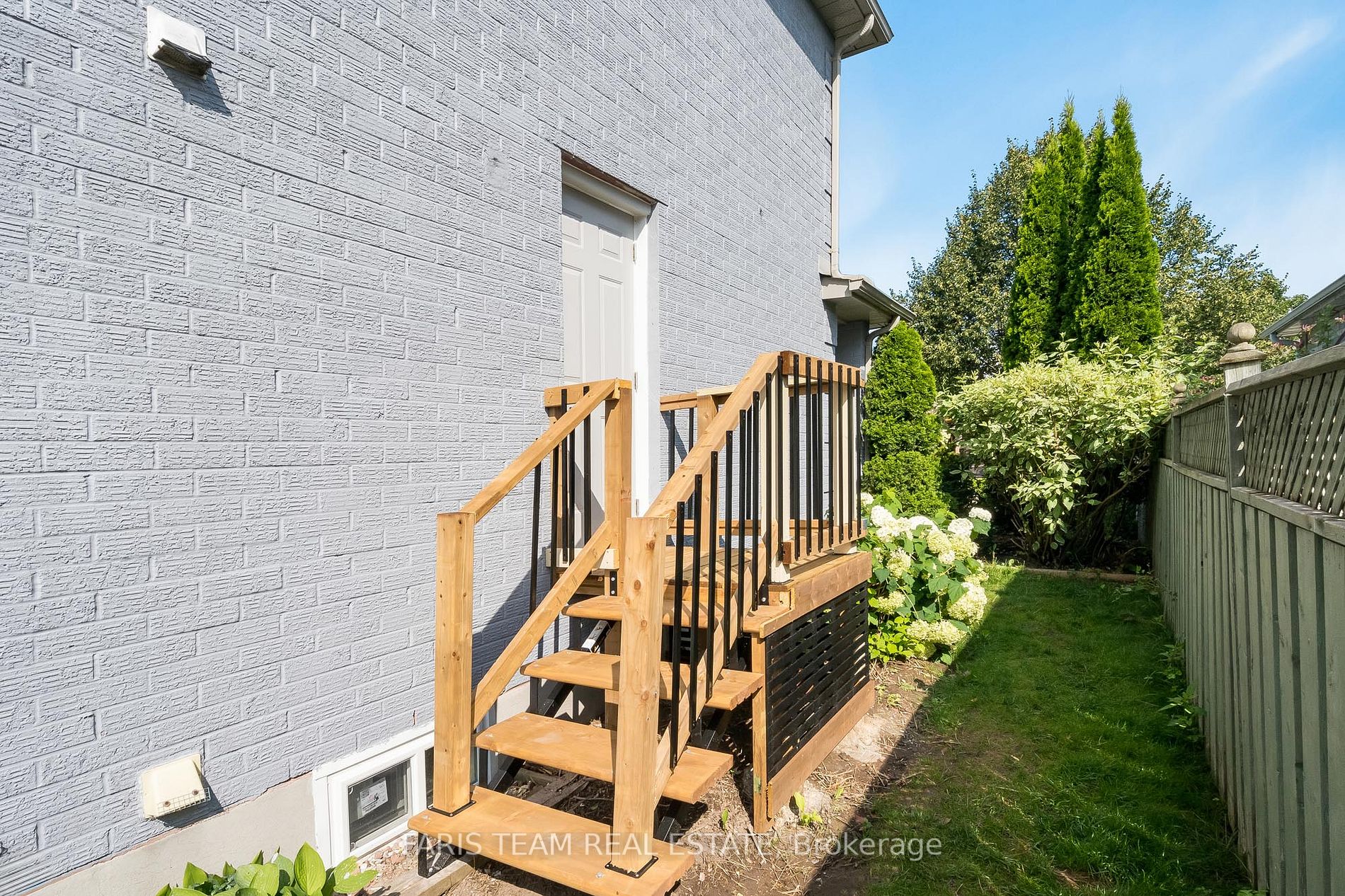 15 Meadowlark Rd