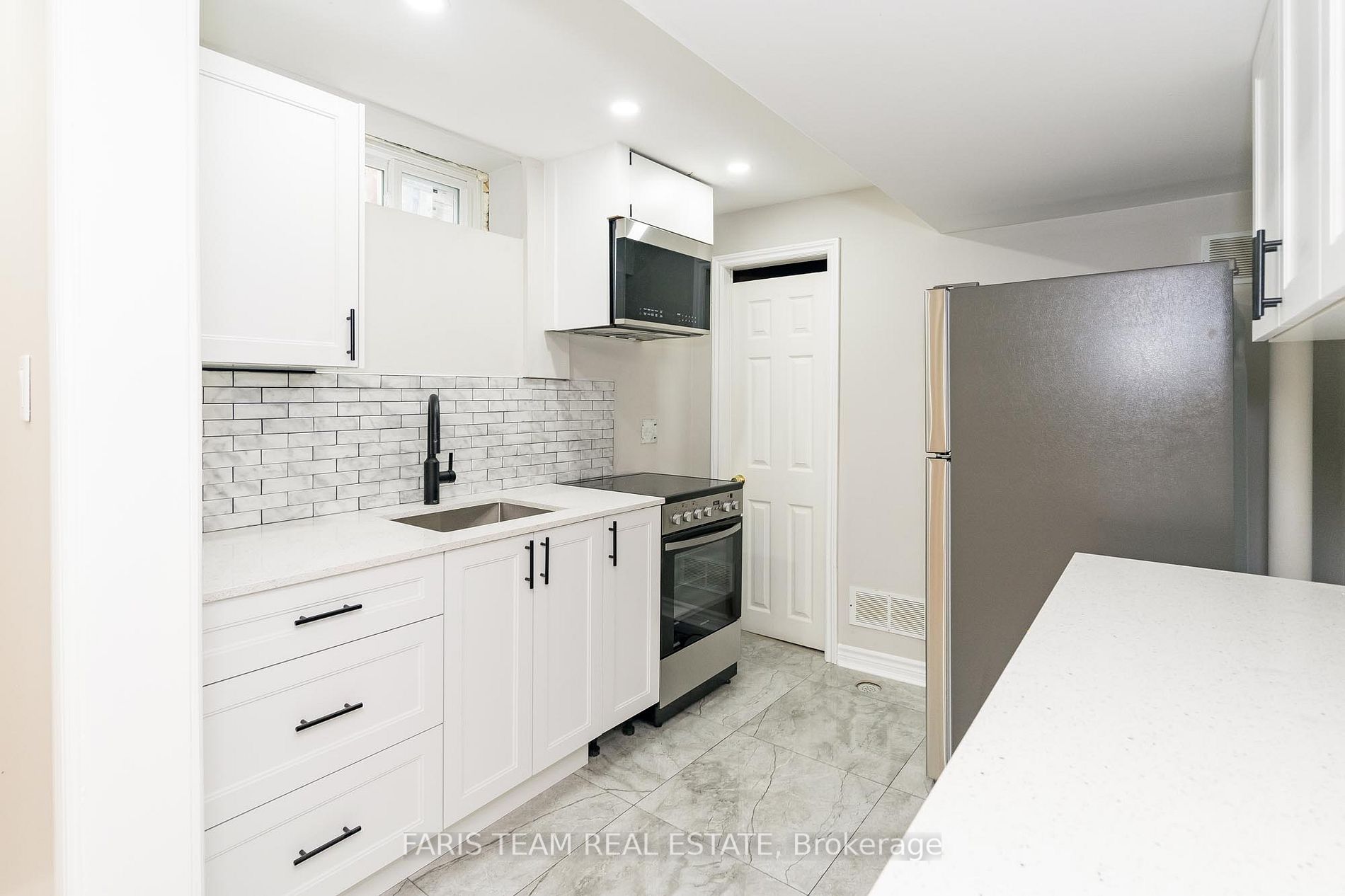 15 Meadowlark Rd