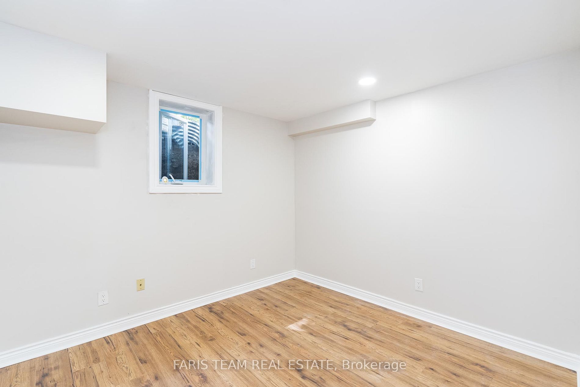 15 Meadowlark Rd
