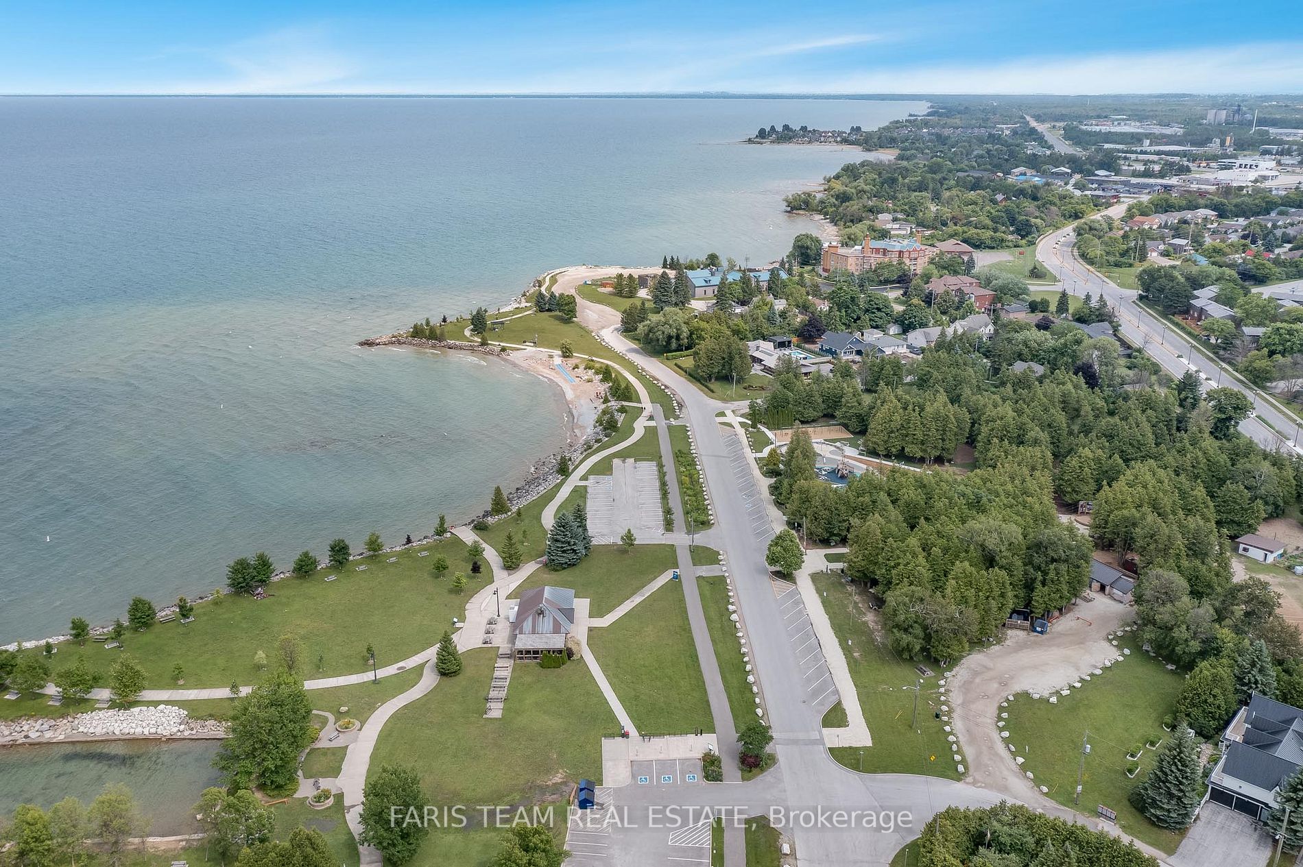 562 Simcoe St