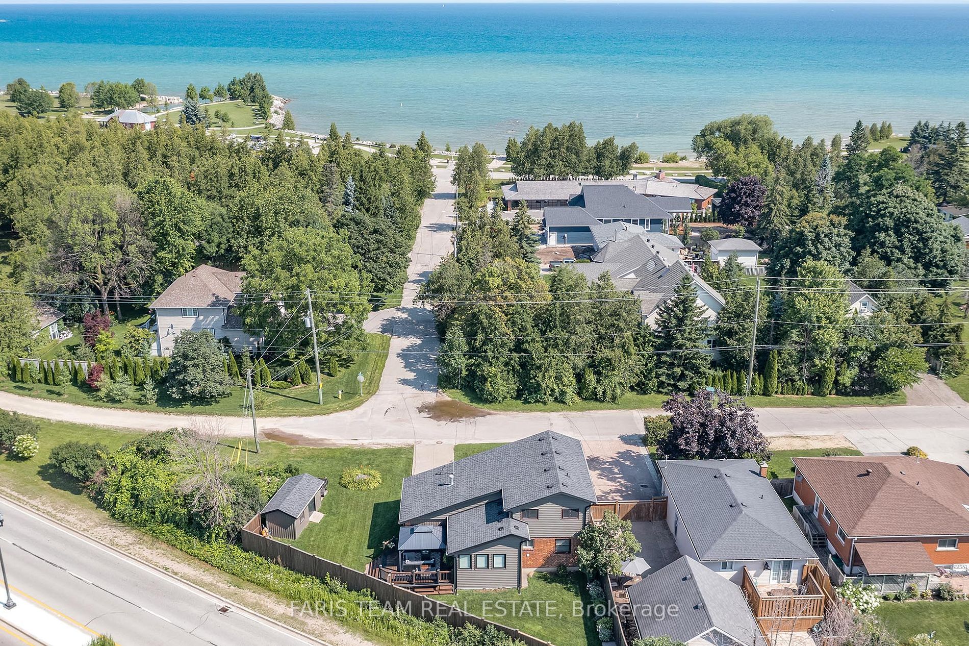 562 Simcoe St