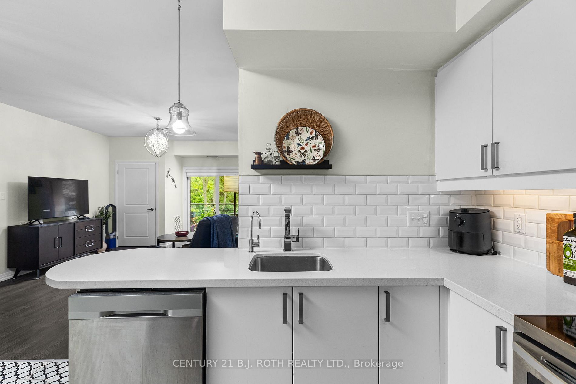 304 Essa Rd, #310