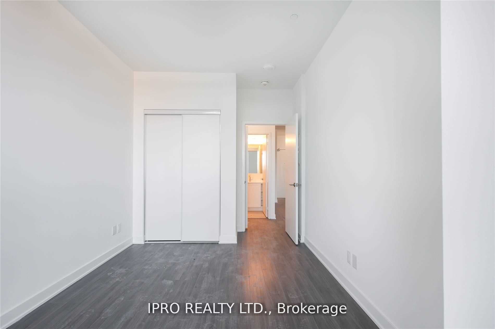 681 Yonge St, #111